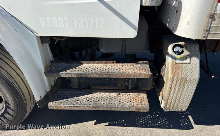 image for item EF2200 2016 Freightliner Business Class M2 box truck