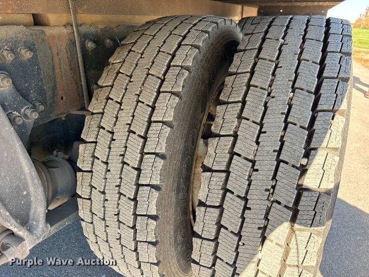 image for item EF2200 2016 Freightliner Business Class M2 box truck