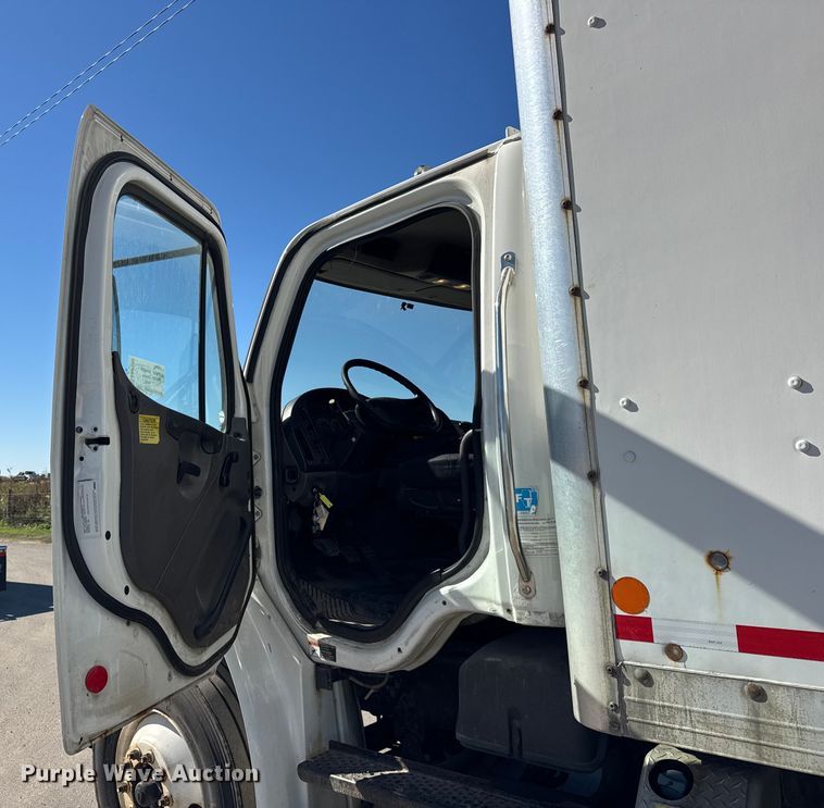 image for item EF2200 2016 Freightliner Business Class M2 box truck