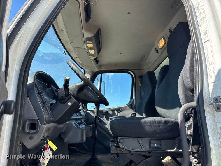 image for item EF2200 2016 Freightliner Business Class M2 box truck