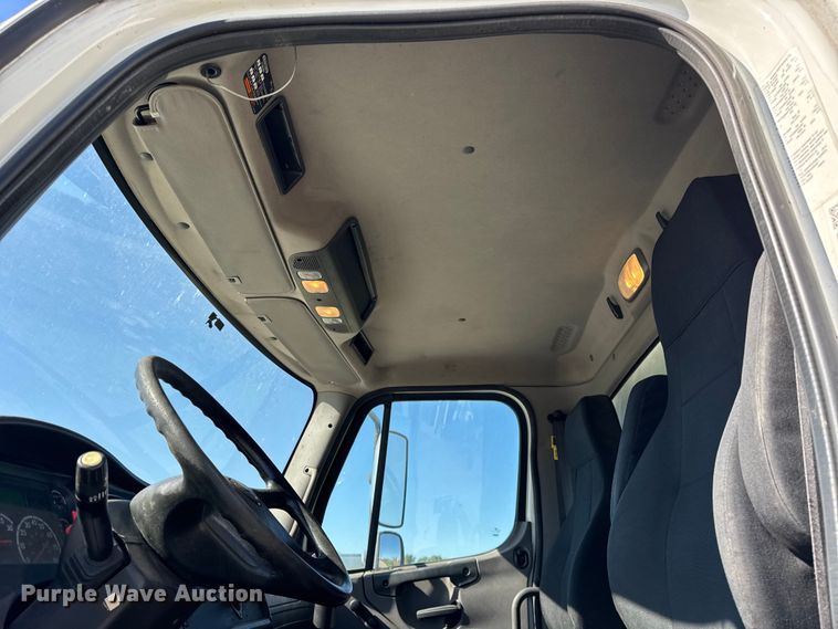 image for item EF2200 2016 Freightliner Business Class M2 box truck