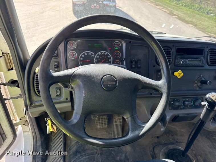 image for item EF2200 2016 Freightliner Business Class M2 box truck