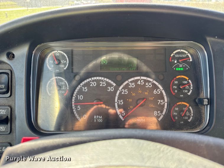 image for item EF2200 2016 Freightliner Business Class M2 box truck