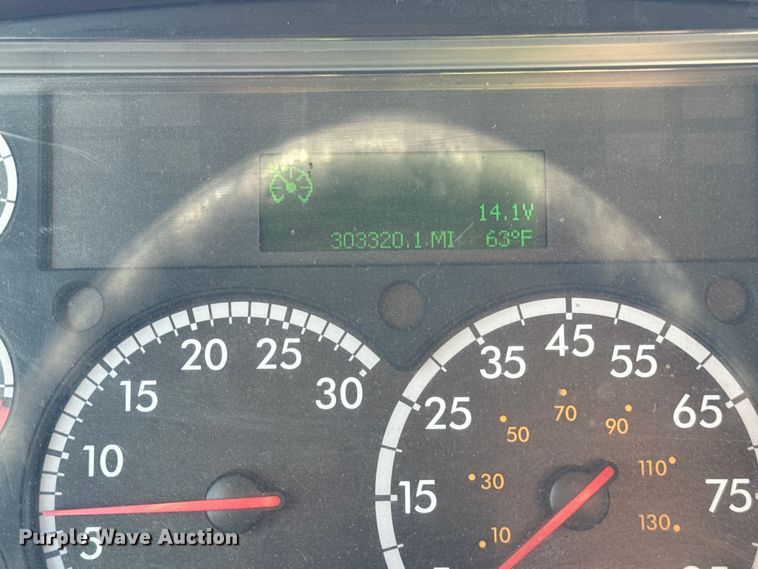 image for item EF2200 2016 Freightliner Business Class M2 box truck