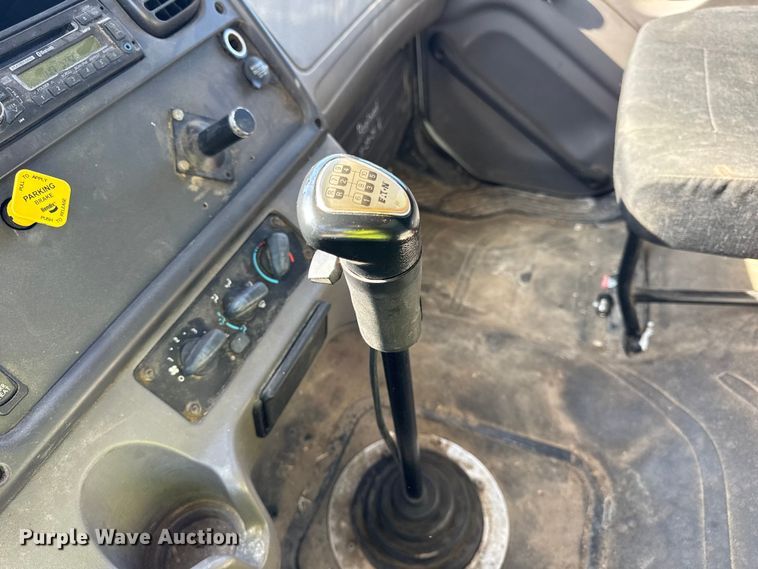 image for item EF2200 2016 Freightliner Business Class M2 box truck