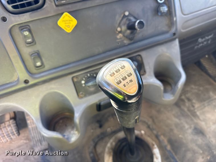 image for item EF2200 2016 Freightliner Business Class M2 box truck