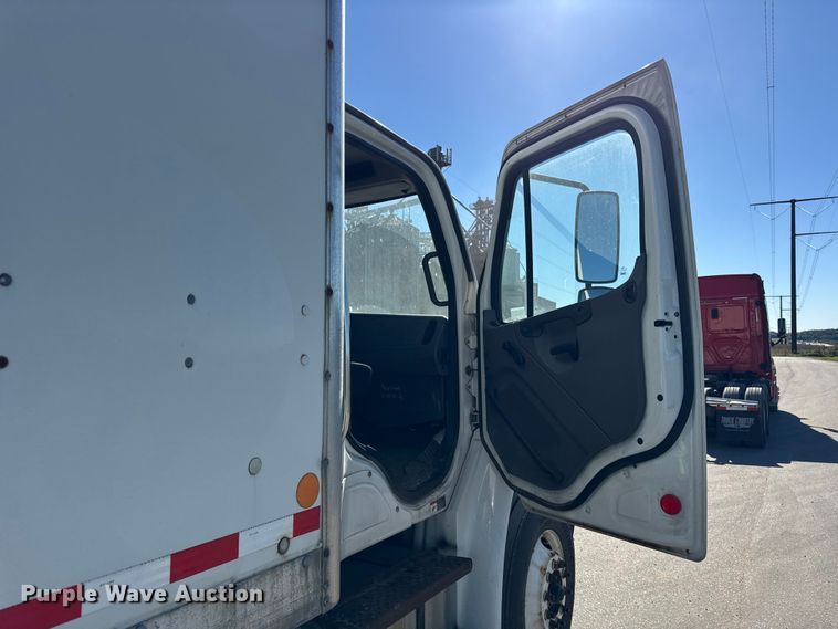 image for item EF2200 2016 Freightliner Business Class M2 box truck