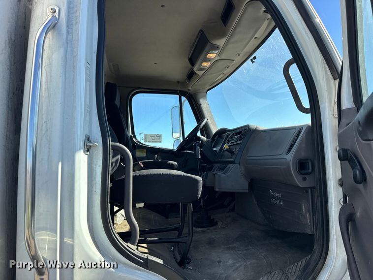 image for item EF2200 2016 Freightliner Business Class M2 box truck