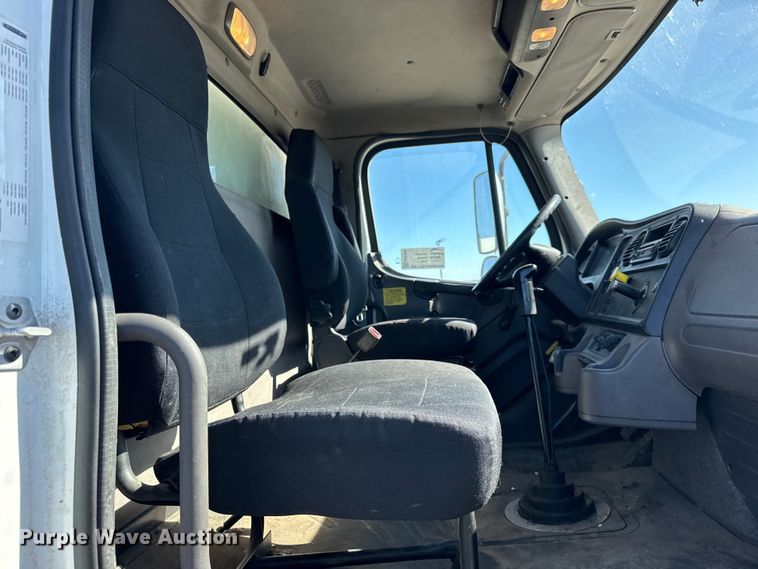 image for item EF2200 2016 Freightliner Business Class M2 box truck