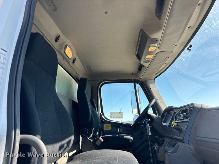 image for item EF2200 2016 Freightliner Business Class M2 box truck