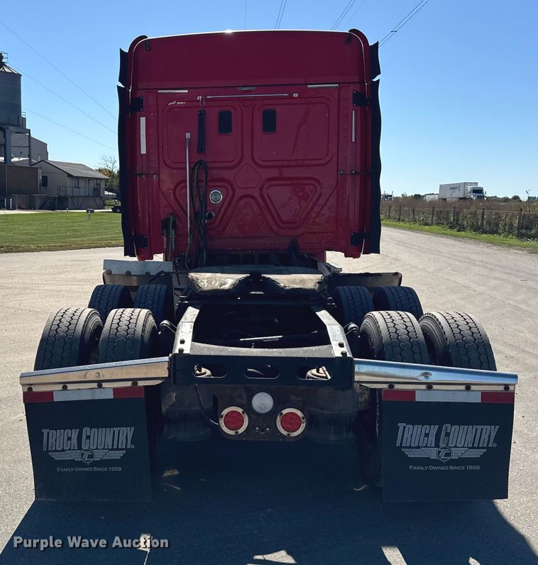 image for item EF2201 2016 Freightliner Cascadia 125 semi truck