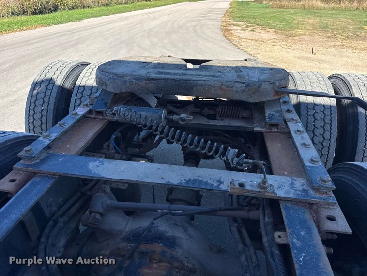 image for item EF2201 2016 Freightliner Cascadia 125 semi truck