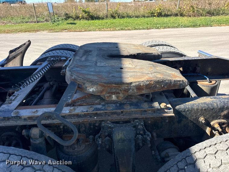 image for item EF2201 2016 Freightliner Cascadia 125 semi truck