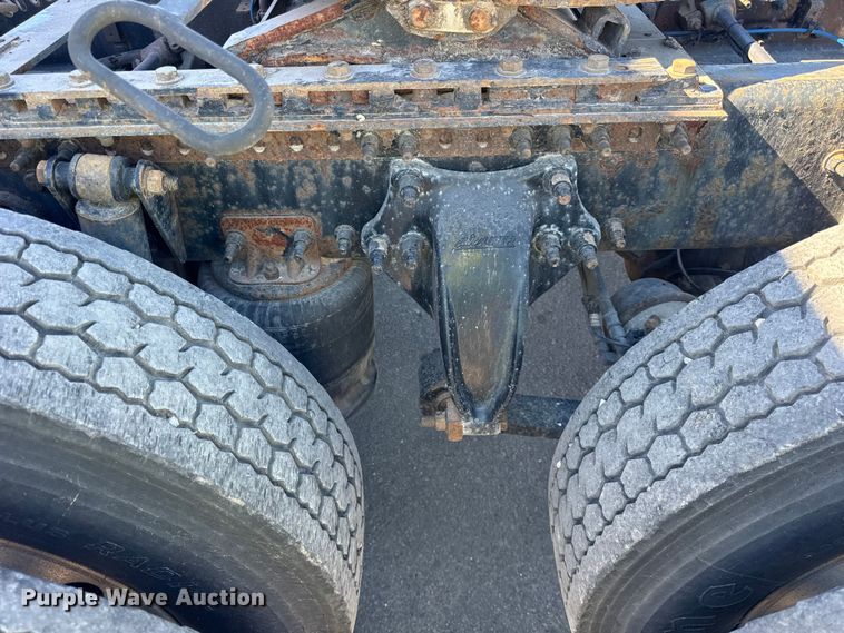 image for item EF2201 2016 Freightliner Cascadia 125 semi truck