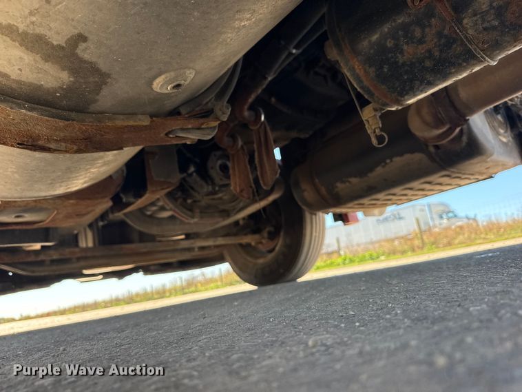 image for item EF2201 2016 Freightliner Cascadia 125 semi truck