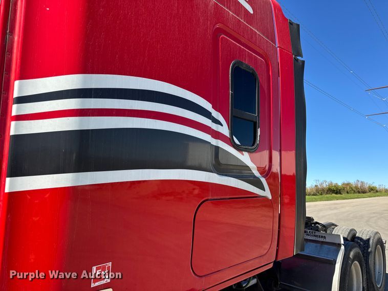 image for item EF2201 2016 Freightliner Cascadia 125 semi truck