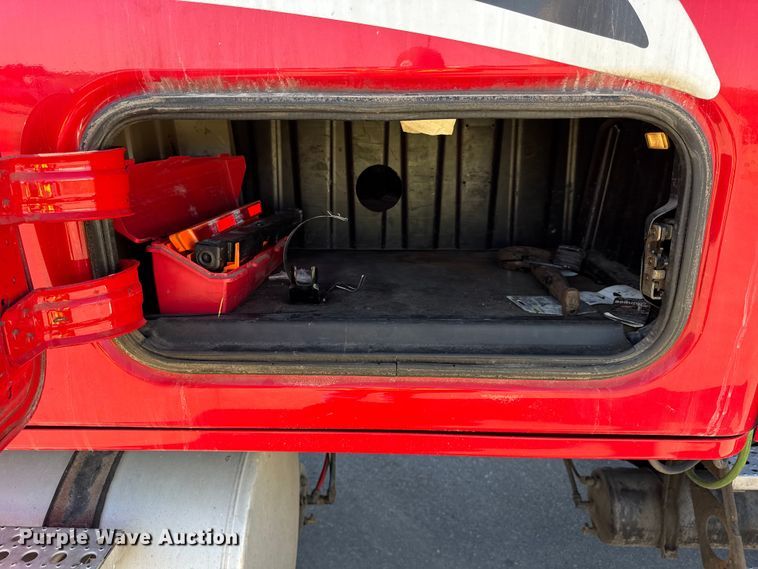 image for item EF2201 2016 Freightliner Cascadia 125 semi truck