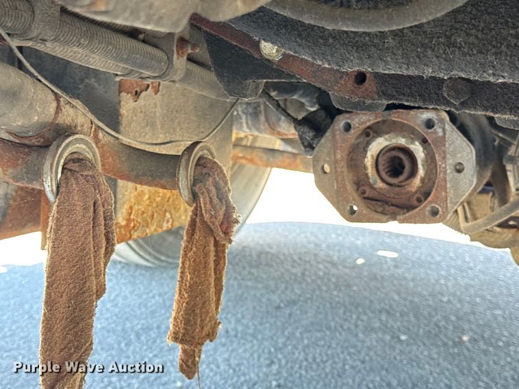 image for item EF2201 2016 Freightliner Cascadia 125 semi truck