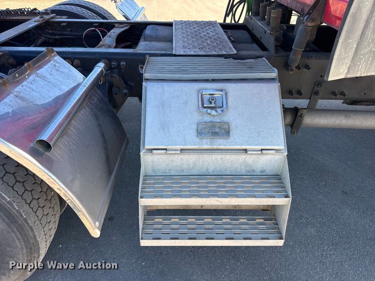 image for item EF2201 2016 Freightliner Cascadia 125 semi truck