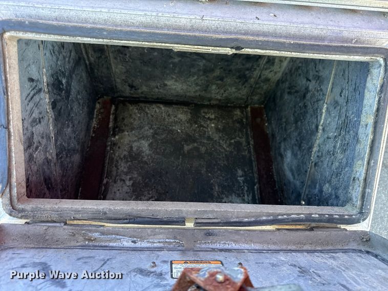 image for item EF2201 2016 Freightliner Cascadia 125 semi truck