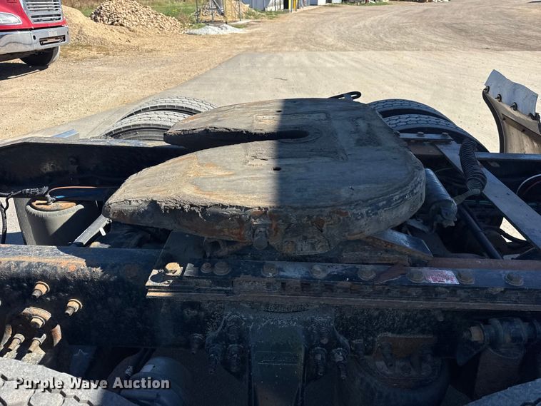 image for item EF2201 2016 Freightliner Cascadia 125 semi truck