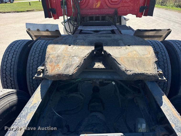 image for item EF2201 2016 Freightliner Cascadia 125 semi truck