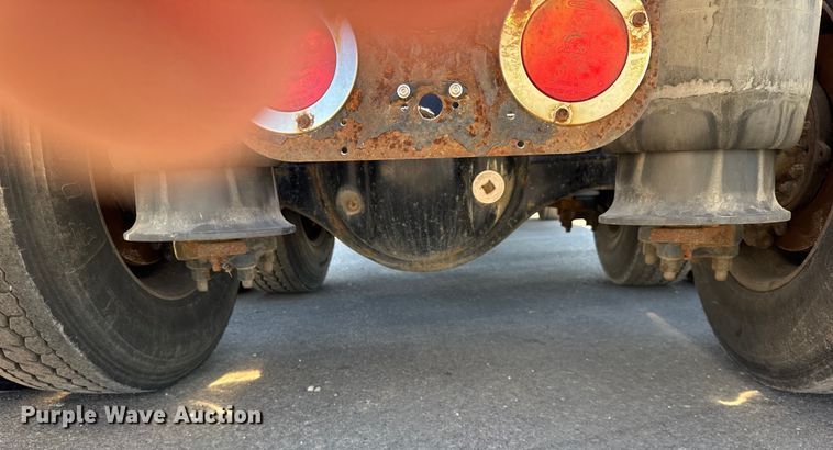 image for item EF2201 2016 Freightliner Cascadia 125 semi truck