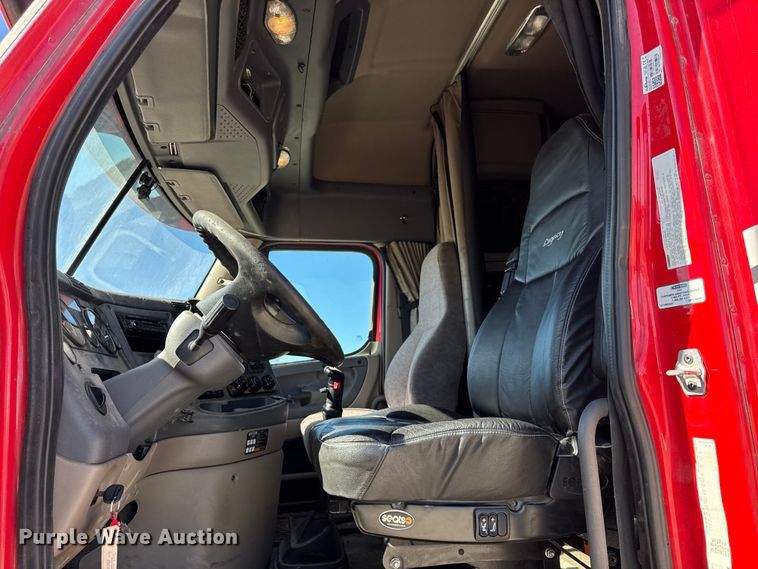 image for item EF2201 2016 Freightliner Cascadia 125 semi truck