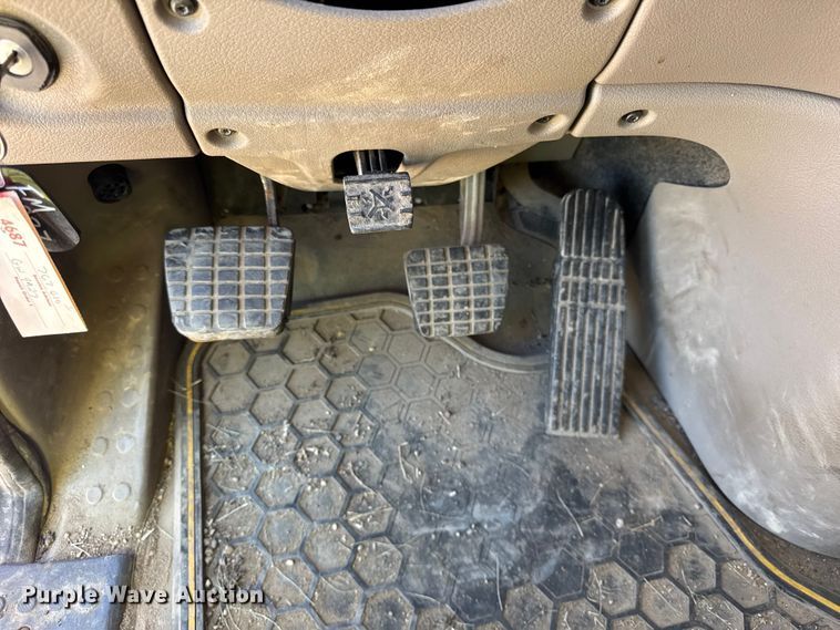 image for item EF2201 2016 Freightliner Cascadia 125 semi truck