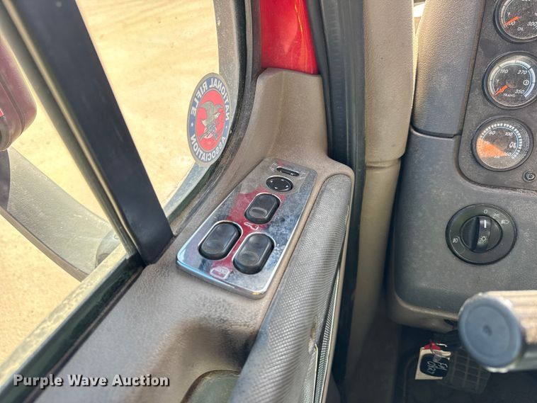 image for item EF2201 2016 Freightliner Cascadia 125 semi truck