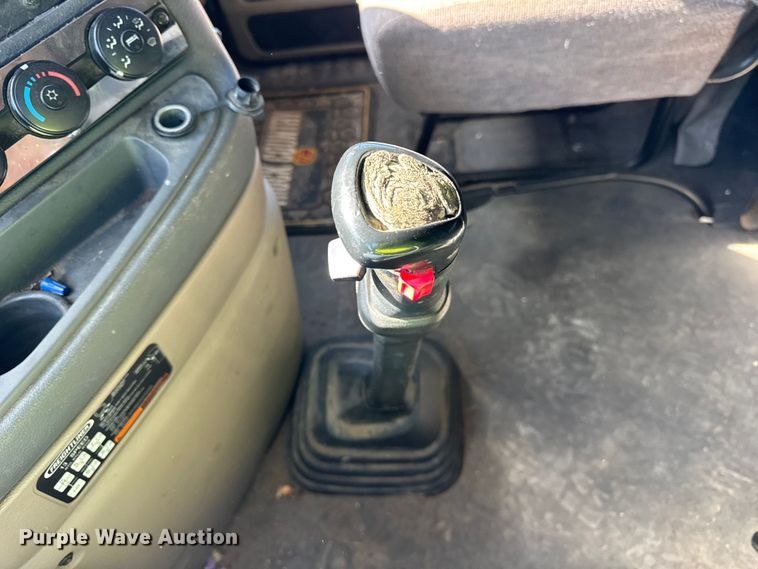 image for item EF2201 2016 Freightliner Cascadia 125 semi truck