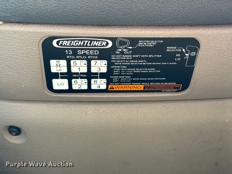 image for item EF2201 2016 Freightliner Cascadia 125 semi truck