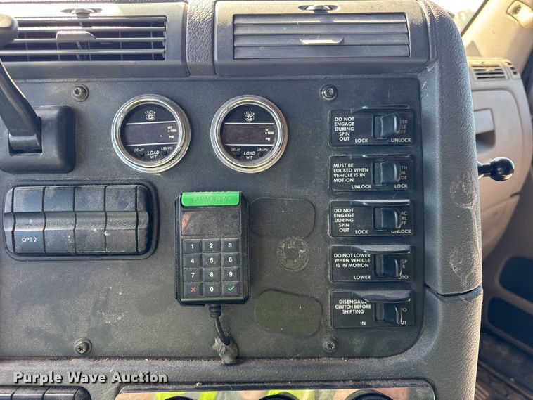 image for item EF2201 2016 Freightliner Cascadia 125 semi truck