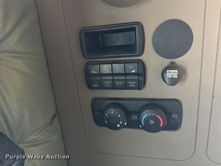 image for item EF2201 2016 Freightliner Cascadia 125 semi truck