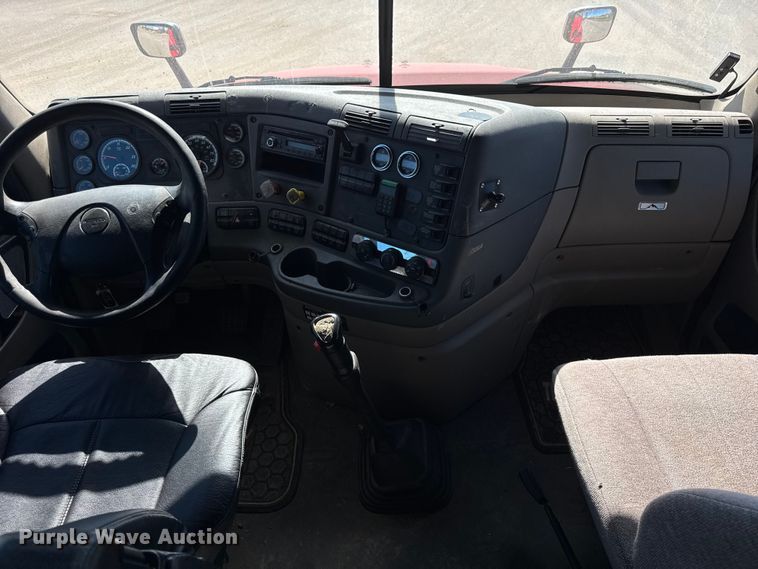 image for item EF2201 2016 Freightliner Cascadia 125 semi truck