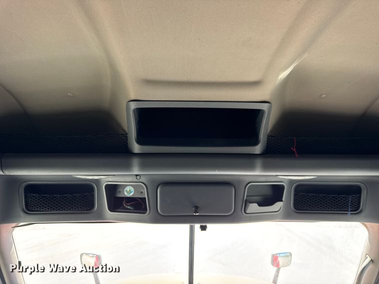 image for item EF2201 2016 Freightliner Cascadia 125 semi truck