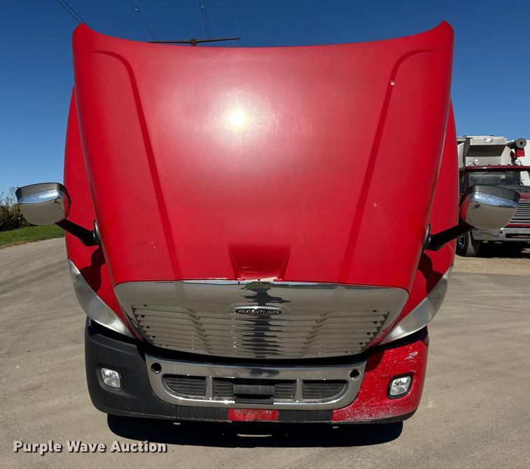 image for item EF2201 2016 Freightliner Cascadia 125 semi truck