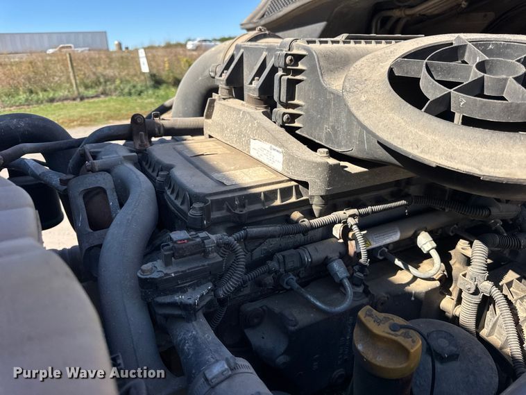 image for item EF2201 2016 Freightliner Cascadia 125 semi truck