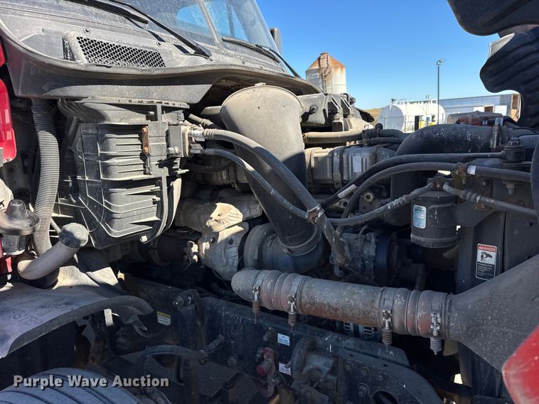 image for item EF2201 2016 Freightliner Cascadia 125 semi truck