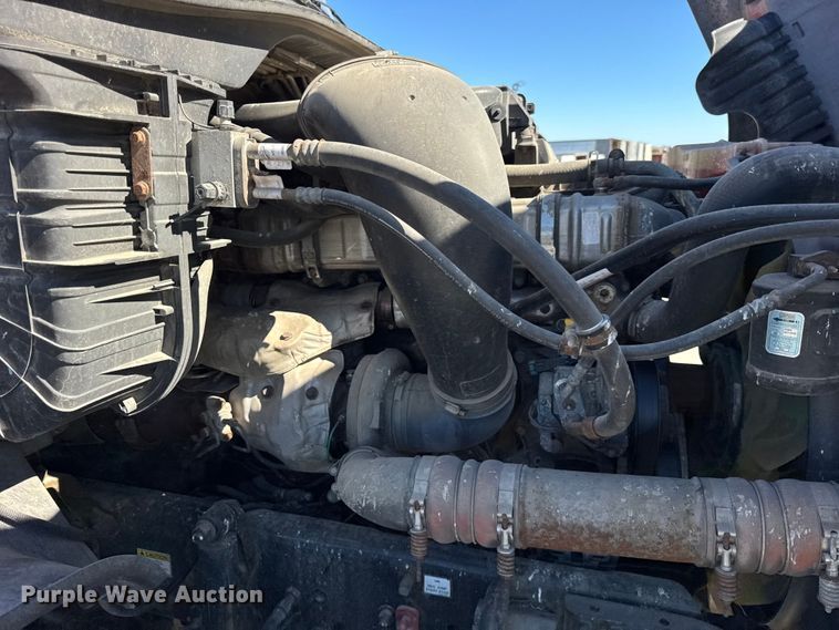 image for item EF2201 2016 Freightliner Cascadia 125 semi truck