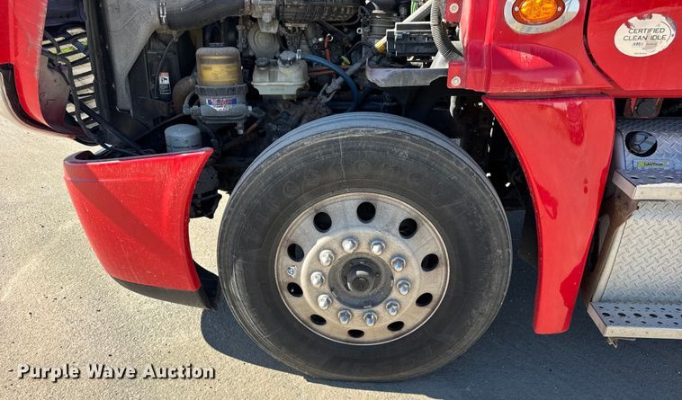 image for item EF2201 2016 Freightliner Cascadia 125 semi truck