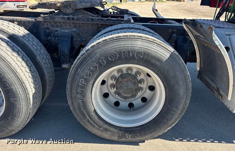 image for item EF2201 2016 Freightliner Cascadia 125 semi truck