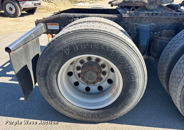 image for item EF2201 2016 Freightliner Cascadia 125 semi truck