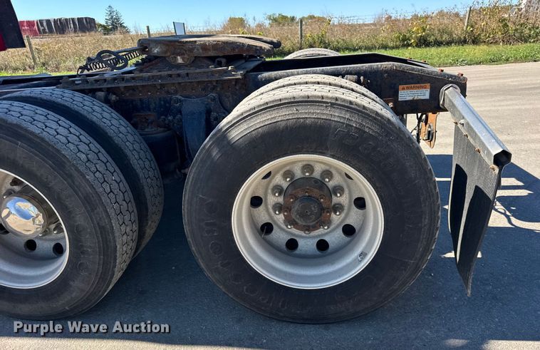 image for item EF2201 2016 Freightliner Cascadia 125 semi truck