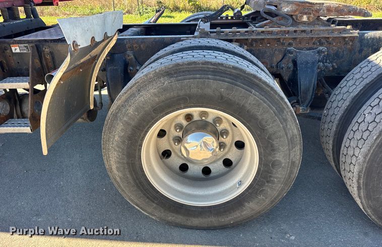 image for item EF2201 2016 Freightliner Cascadia 125 semi truck