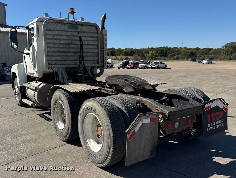 image for item EF2212 2007 Mack CHN semi truck