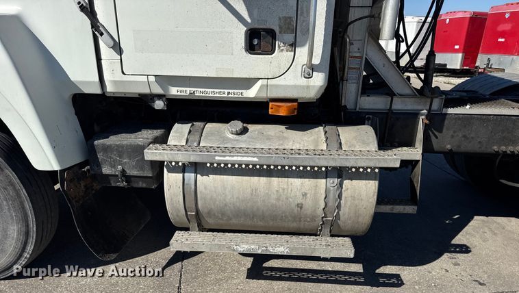 image for item EF2212 2007 Mack CHN semi truck