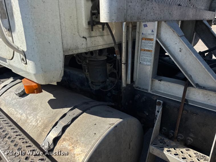 image for item EF2212 2007 Mack CHN semi truck