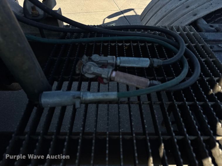 image for item EF2212 2007 Mack CHN semi truck