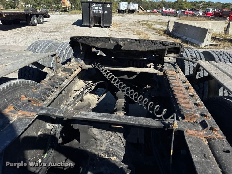 image for item EF2212 2007 Mack CHN semi truck